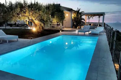 Fantastique villa en bord de mer, dans les montagnes, avec piscine privée, près de Cefalu '