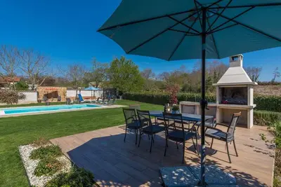 Image de Maison de vacances Visnjan pour 4 - 16 personnes avec 6 chambres à coucher - Maison de vacances