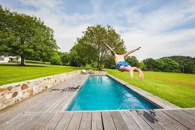 Image de Retreat • Keyweek Maison de Campagne avec Piscine, Cheminée et Jardin