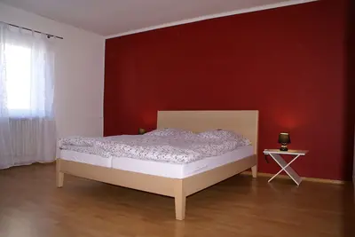 Belle grand appartement, deux chambres, cuisine, salle de bains, terrasse (100m2)