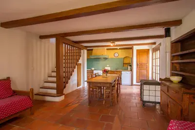Image de L'Oubradou, Mas de charme, piscine partagée en Provence, nature et calme
