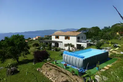 Image de F3 de 80m², piscine avec vue sur mer et montagnes Arrivée possible en semaine