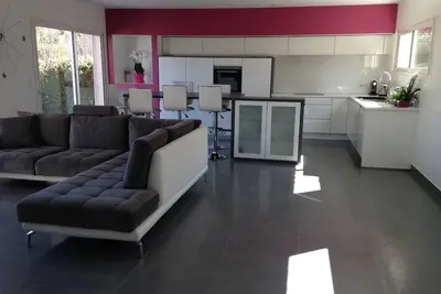 Image de maison contemporaine neuve à 2 kms de la mer