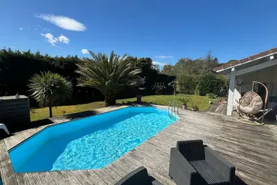Image de Maison individuelle avec piscine et grande terrasse à Tosse, Sud Landes.
