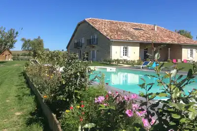 Image de Ferme aménagée  classée 5* gîtes de France. Piscine chauffée et  clôturée