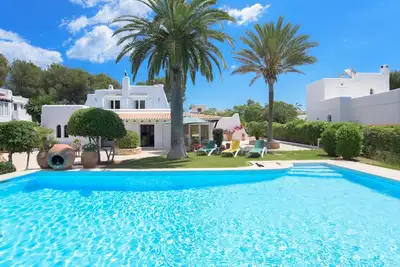 Image de Belle villa avec piscine et jardin, air, endroit calme, à proximité de la plage 200 mt