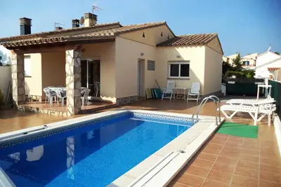 Image de Maison plain pied avec piscine privée près de la plage, L'Escala. Wifi gratuit.