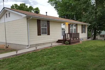 Image de Needles Eye dans le bouton de Shell. Vue sur le lac! 2 minutes à l'épicerie.