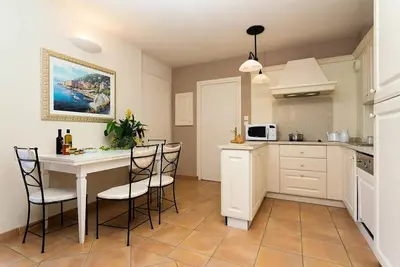 Image de 4 Pièces 8 Personnes
