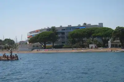 Image de Appt. 3p. 64 m2 dans résidence avec plage privée en face l'Ile de Porquerolles