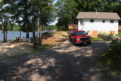 Image de Cottage calme de 3 chambres sur Stoney Lake, en Ontario
