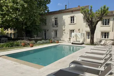 Image de Maison de maître Les toiles à Elise, rénovée, spacieuse et avec piscine