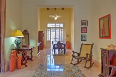 Image de Belle coloniale restaurée dans le centre historique