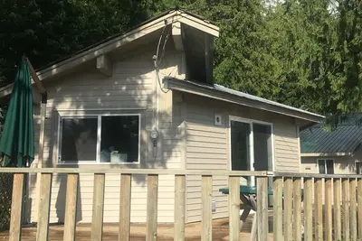 Image de Le belvédère est une cabine confortable à Blind Bay Hideaway sur la belle Sunny Shuswap