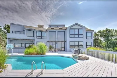 Image de Couchers de soleil incroyables et vues panoramiques sur l'eau - piscine immense, bain à remous - spacieux 5000 m²