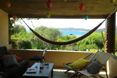 Image de maison vue mer à 10 mn à pied de la plage du Péro dans une résidence calme