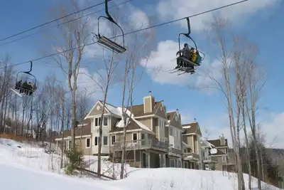 Image de Appartement dans le quartier de ski de Locke Mountain avec piscine / spa