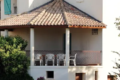 Image de Maison avec terrasse, piscine partagée, dans une oliveraie, proche Canal du Midi