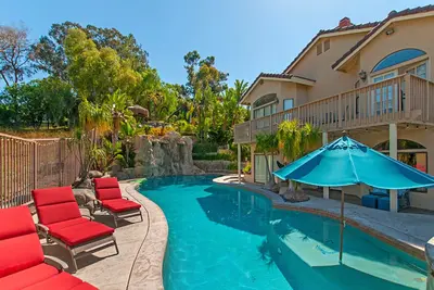 Image de * Superbe Cascade & Glittering Piscine ** Spacieux Accueil ** Parfait 4 réunions de famille *