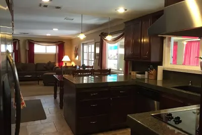 Image de Magnifiquement décoré maison de 4 chambres avec piscine