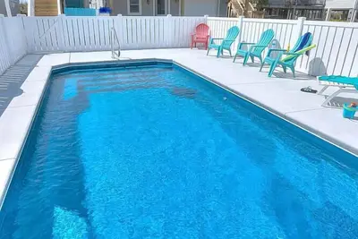 Image de Oceanfront, Family Friendly, and Pooch Friendly Too.