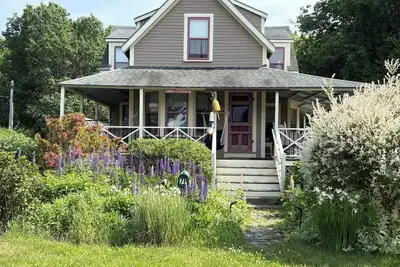 Image de Cottage Maine du début du siècle - disponible de mai à octobre