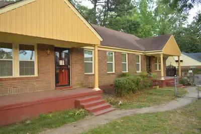 Image de Awesome Event Home près du stade de football, rassemblements familiaux à Midtown