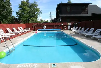 Image de 4 chambres / 3 salles de bain maison 5 étoiles situé sur Blackduck Lake à White Birch Resort
