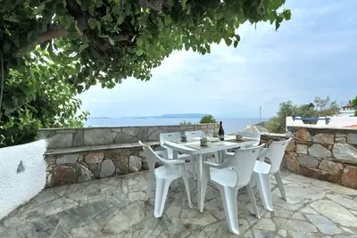 Image de Camelia+Veronica. Accès à la mer du parc privé. Vue privilégiée sur la mer Egée.