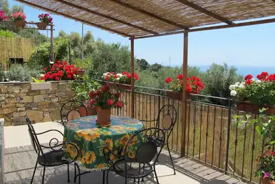 Image de Studio Casa Antonella Ă la campagne dans Terzorio avec terrasse vue mer.