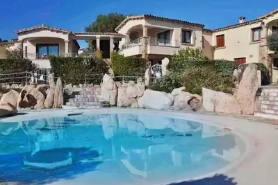 Image de À 50 mètres de la mer avec piscine