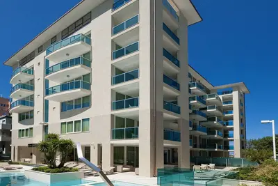 Image de Penthouse sur deux étages avec vue magnifique sur la mer et wifi gratuit - Marina Centro