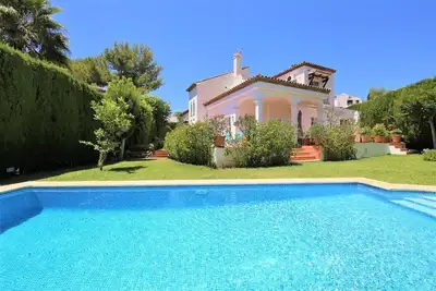 Image de Spacieuse villa familiale dans une communauté, Quartier résidentiel proche de la plage e Marbella