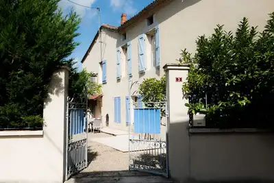 Image de Une charmante maison de village au coeur de la Gascogne préservée.