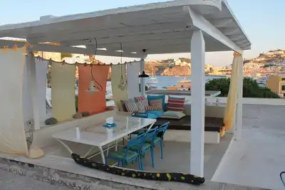Image de Pamanuva - Villa / Casa Ponzese avec une vue imprenable sur le port.