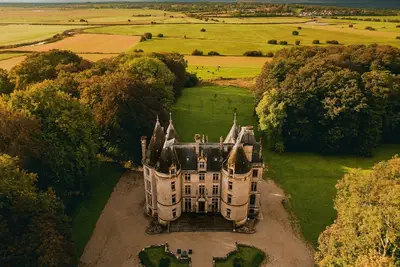 Image de Château de l'Isle Marie, 80 hectares entouré de forêts et de l'eau en hiver