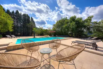 Image de Mas provençal luxueusement rénové