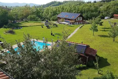 Image de appartement \"maison en bois 3\" avec piscine, sauna, jardin