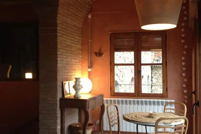 Image de maison de cinq étages à Fonz