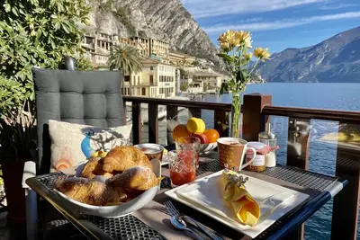 Image de Citron Appartement De 65 M2 À Bouganville Sur Le Lac De Garda