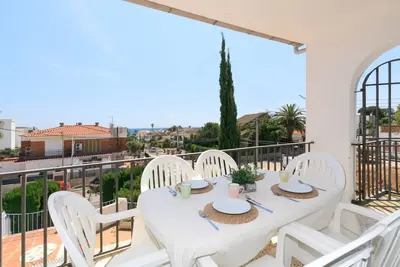 Appartement charmant et calme près de la plage· Uhc Acacias 120