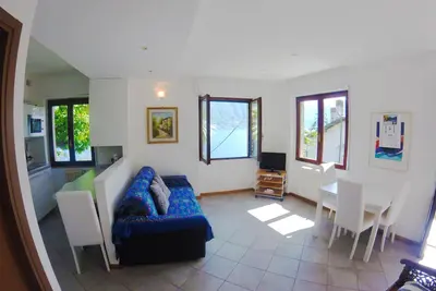 Image de Résidence Palm Bay au bord du lac avec parking privé