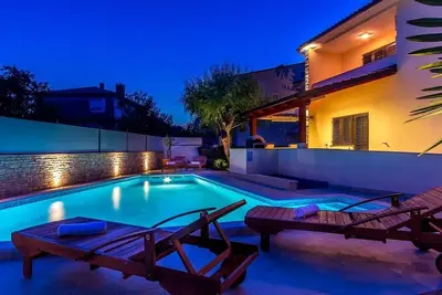 Image de Maison de vacances avec piscine privée pour 6 personnes env. 202 qmà Pula, Istrie (Istrische Riviera)