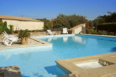 Image de Gite en pierres 4* clim dans domaine viticole avec grande piscine