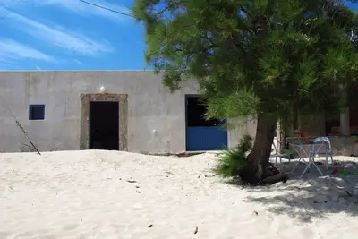 Image de Séjour à Diakofti Beachfront Maison et la plage est à votre porte.