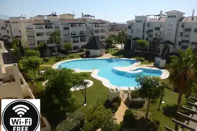 Image de Duquesa résidentiel Phase I, ensoleillé, près de la plage et de tous les services