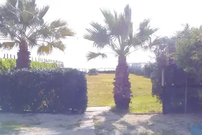 Image de Portopalo chalet carratois sur la mer jardin privé