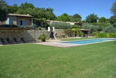 Image de Gordes paisible ensemble de gîtes superbe vue sur le Luberon et piscine chauffée