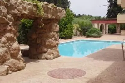 Image de Bel appartement spacieux de 2 chambres avec piscine et à proximité des attractions locales