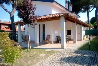 Image de Magnifique villa de construction récente avec 3 chambres doubles et grand jardin